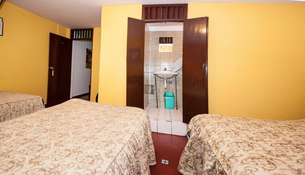 Hostal Iquique Lima Exterior photo